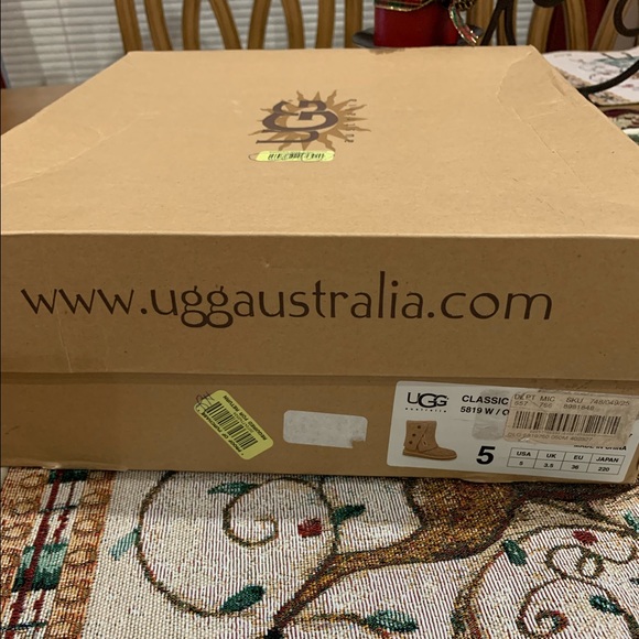 Ugg Classic Tan Cardy Boots - Picture 5 of 8